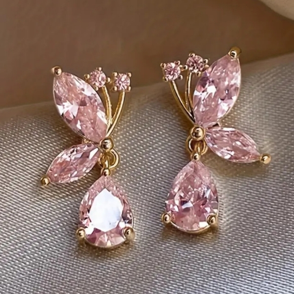 Elegant butterfly Vintage style pink glass Earrings - Picture 3 of 5